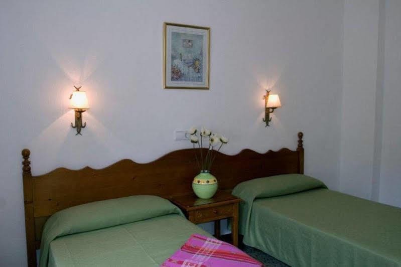 Hostal La Ceiba Cala d'Or  Exterior photo